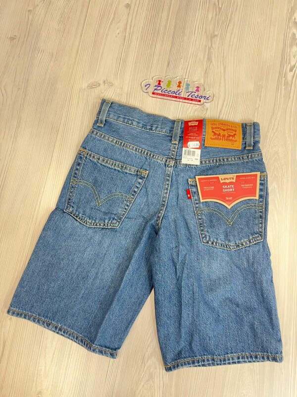 Short Levi's 9EK844